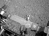 Марсоход Curiosity пробил алюминиевое колесо о горную породу Марса