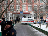 Московский полицейский Владимир Крохин, раненый накануне десятиклассником Сергеем Гордеевым в школе N263, пришел в себя, его состояние улучшилось после операции