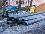 Сайт naurfo.ru отмечает, что не исключено, что таким образом коммунальщики намекали на то, что за беды российской "коммуналки" отвечает президент, а не они Сайт naurfo.ru отмечает, что не исключено, что таким образом коммунальщики намекали на то, что за беды российской "коммуналки" отвечает президент, а не они