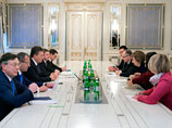 По итогам встречи Эштон сообщила, что предметно не обсуждала на встречах с руководством Украины новый состав правительства