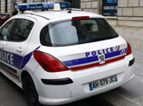 В Париже грабитель ювелирного магазина "подарил" полицейским свою ДНК, поцеловав заложницу в щеку
