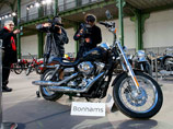Мотоцикл марки "Harley-Davidson", подаренный в прошлом году папе Франциску, ушел с молотка за 241,5 тыс. евро