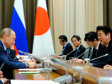 На переговорах с премьер-министром Японии Путин избежал "курильской" темы и дал погладить свою кусачую собаку