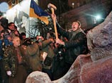 На Украине неизвестные хулиганы сбросили с постамента очередной памятник Ленину