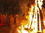 От освященного костра в бурятском дацане зажгут паралимпийский огонь Сочи-2014
