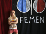 В Париже прошел сбор поношенных лифчиков, чтобы помочь активисткам Femen "прикрыть бесстыдство" В Париже прошел сбор поношенных лифчиков, чтобы помочь активисткам Femen "прикрыть бесстыдство"