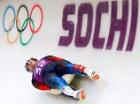 На Играх 2014 года в Сочи команды впервые приняли участие в эстафете. В состав команды от каждой страны вошли женщина (одноместные сани), мужчина (одноместные сани) и мужчины на двухместных санях, показавшие лучшие результаты в индивидуальных состязаниях На Играх 2014 года в Сочи команды впервые приняли участие в эстафете. В состав команды от каждой страны вошли женщина (одноместные сани), мужчина (одноместные сани) и мужчины на двухместных санях, показавшие лучшие результаты в индивидуальных состязаниях
