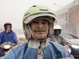 Тысячи жителей эвакуированы из опасных районов. По данным местного агентства, следящего за активностью вулкана, в радиусе 10 километров расположено 36 деревень, где живут около 200 тысяч человек Тысячи жителей эвакуированы из опасных районов. По данным местного агентства, следящего за активностью вулкана, в радиусе 10 километров расположено 36 деревень, где живут около 200 тысяч человек