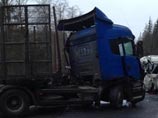 В Ленинградской области произошло крупное ДТП: в результате лобового столкновения маршрутки и грузовика погибли девять человек