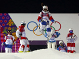 Российской фристайлистке Марии Комиссаровой, получившей перелом позвоночника со смещением во время тренировки на олимпийской трассе ски-кросса в Сочи, сделали операцию, она прошла успешно