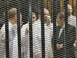 Помимо экс-президента Египта, на скамье подсудимых по этому делу находятся еще 35 человек, в том числе и духовный лидер движения "Братья-мусульмане" Мухаммед Бадиа