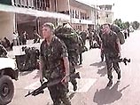 Шестеро английских солдат, которых удерживала в заложниках одна из повстанческих группировок в Сьерра-Леоне, освобождены сегодня в результате вооруженной операции британских войск Шестеро английских солдат, которых удерживала в заложниках одна из повстанческих группировок в Сьерра-Леоне, освобождены сегодня в результате вооруженной операции британских войск