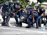 В столкновениях неподалеку от Дома правительства один полицейский был убит