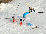Еще один показательный эпизод приключился с российским лыжником Антоном Гафаровым, который в полуфинале спринта дважды упал и во время второго падения сломал лыжу, после чего несколько минут под рев зрителей беспомощно ковылял по трассе к финишу
