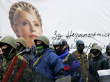 Тимошенко против переговоров: Янукович "лишь выторгует себе время"
