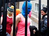 Полиция Сочи расследует дело о потасовке в порту между казаками и группой Pussy Riot Полиция Сочи расследует дело о потасовке в порту между казаками и группой Pussy Riot