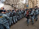 Замоскворецкий суд Москвы в пятницу с задержкой в три часа приступил к оглашению приговора фигурантам дела о массовых беспорядках на Болотной площади 6 мая 2012 года
