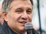 Конкретное обещание дал исполняющий обязанности министра внутренних дел Украины Арсен Аваков: "Считаю, что за день-два мы прекратим беспорядки, всплески насилия, которые спровоцированы последними событиями" Конкретное обещание дал исполняющий обязанности министра внутренних дел Украины Арсен Аваков: "Считаю, что за день-два мы прекратим беспорядки, всплески насилия, которые спровоцированы последними событиями"