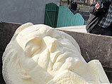 МИД РФ резко раскритиковал снос памятника Кутузову в Львовской области