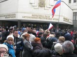 В Симферополе требуют референдума об отделении Крыма от Украины В Симферополе требуют референдума об отделении Крыма от Украины
