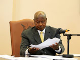 Президент Йовери Мусевени, который одобрил ужесточение закона, изменив мнение о природе гомосексуализма, теперь называет геев "наемниками"