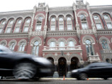Нацбанк Украины после рекордного падения гривны обещает не ограничивать снятие депозитов в банках