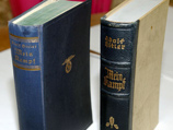 Два тома "Майн кампф" с автографом Гитлера проданы в Лос-Анджелесе за 64,9 тыс. долларов