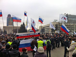 Рядом со зданием Донецкой областной администрации воздвигли российский флаг
