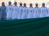 ФИФА разрешила мужчинам и женщинам играть в футбол в хиджабах ФИФА разрешила мужчинам и женщинам играть в футбол в хиджабах