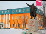 В Красноярске памятник Ленину облили краской и расписали лозунгами "Слава Украине" В Красноярске памятник Ленину облили краской и расписали лозунгами "Слава Украине"