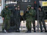 "Российские военные" заняли большинство стратегических объектов Крыма, утверждает местная пресса "Российские военные" заняли большинство стратегических объектов Крыма, утверждает местная пресса