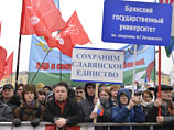 Участники митинга "Своих не бросаем" в Брянске