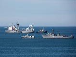 "Русские" затопили корабль, перекрыв выход в Черное море, и окапывают воинские части, утверждают на Украине