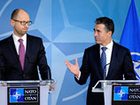 Украина не рассматривает вопрос вступления в НАТО, заявил премьер Яценюк