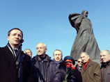 Памятник украинскому писателю и поэту Тарасу Шевченко открыт в Москве после реставрации