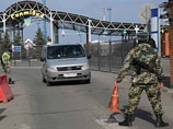 Украинский пограничник на границе с Россией под Харьковом, 6 марта 2014 года
