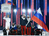 Флаг России пронес 41-летний горнолыжник Валерий Редкозубов. Сборная России завершила парад участников Паралимпийских игр в Сочи на церемонии открытия Игр 2014 года