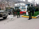 Погранслужба Украины: военные РФ захватили отдел в Крыму, выгнали семьи