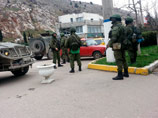 Погранслужба Украины: военные РФ захватили отдел в Крыму, выгнали семьи Погранслужба Украины: военные РФ захватили отдел в Крыму, выгнали семьи