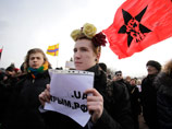 В Петербурге на Марсовом поле проходит митинг против военного вмешательства России в дела Украины