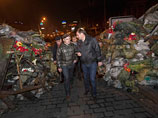 В первые часы визита в украинскую столицу Ходорковский посетил Майдан в компании бывшего министра внутренних дел Украины Юрия Луценко