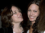 Анджелина Джоли готовится к операции по удалению яичников
