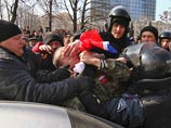 В ходе столкновений между митингующими в поддержку единства Украины и участниками пророссийской акции в Донецке погиб один человек В ходе столкновений между митингующими в поддержку единства Украины и участниками пророссийской акции в Донецке погиб один человек