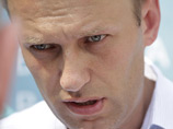 Сторонники Навального тогда пояснили, что все законно - сам оппозиционер в Сеть не выходит, как и предписано судом, а его аккаунты ведет так называемый "коллективный Навальный" - сотрудники Фонда борьбы с коррупцией и супруга Юлия Навальная