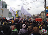 В Москве задержаны несколько участников "Марша мира", на который собралось около 10 тысяч человек.
