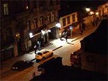 Установлено, что 14 марта около 22:00 на улице Рымарской в городе Харькове произошел конфликт между пророссийски настроенными лицами и членами организации "Правый сектор", которые забаррикадировались в помещении дома &#8470;18