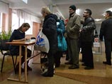 Придя на избирательный участок, сообщила, что является гражданкой России, однако по временному свидетельству на проживание (справка выдается сроком на год) зарегистрирована в Симферополе. И спросила, может ли проголосовать