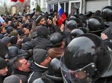 Митингующие в Харькове подожгли местный офис "Правого сектора"