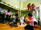 За последний год в России стало меньше сирот, однако их число по-прежнему велико: на учете в федеральном банке данных числятся 104 тыс. детей. Раньше сообщалось о 118 тыс. и 106 тыс