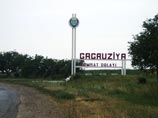 Давление кишиневских властей на гагаузинское руководство началось после того, как 2 февраля в регионе был проведен референдум. Во время народного голосования 98,09% избирателей проголосовали за выход Гагаузии из Молдавии Давление кишиневских властей на гагаузинское руководство началось после того, как 2 февраля в регионе был проведен референдум. Во время народного голосования 98,09% избирателей проголосовали за выход Гагаузии из Молдавии